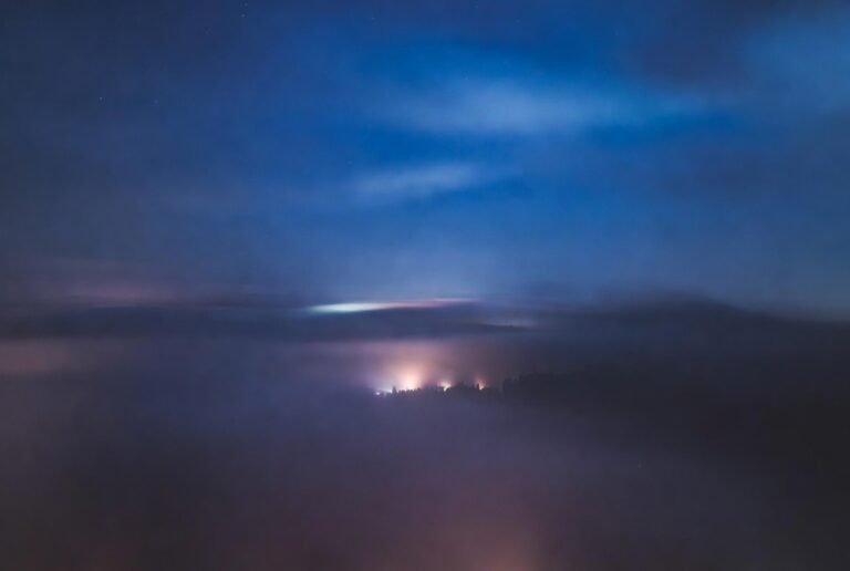 Il significato di Fade Into You di Mazzy Star: desiderio etereo e fusione mancata